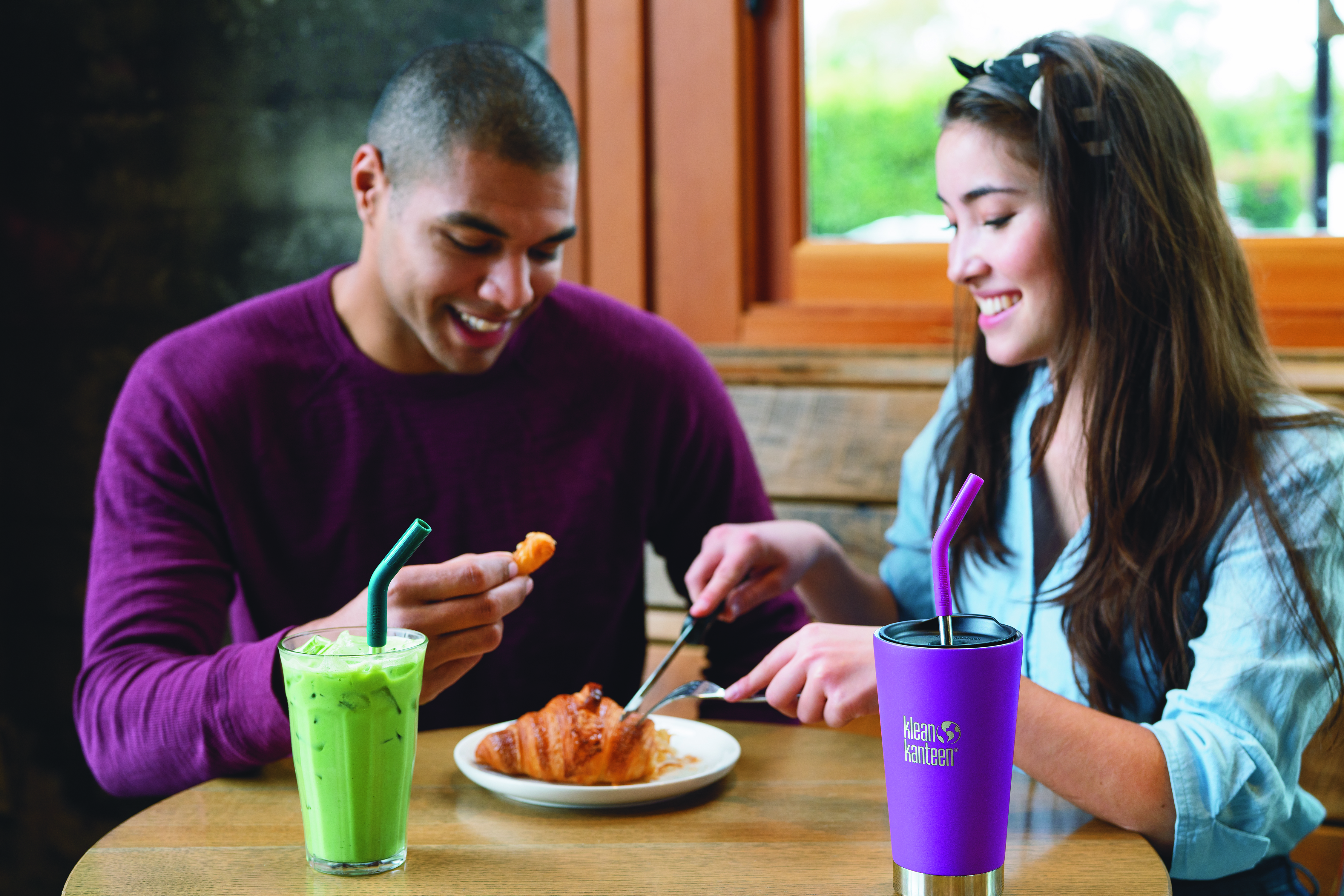 K16VSSCS-BB-E-LS-Coffee-Couple-Enjoying-Croissant-at-Coffee-Shop