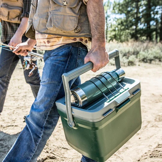 Stanley-TheEasy-CarryOutdoorCooler15-1L_16QT-LifestyleImage-2_540x