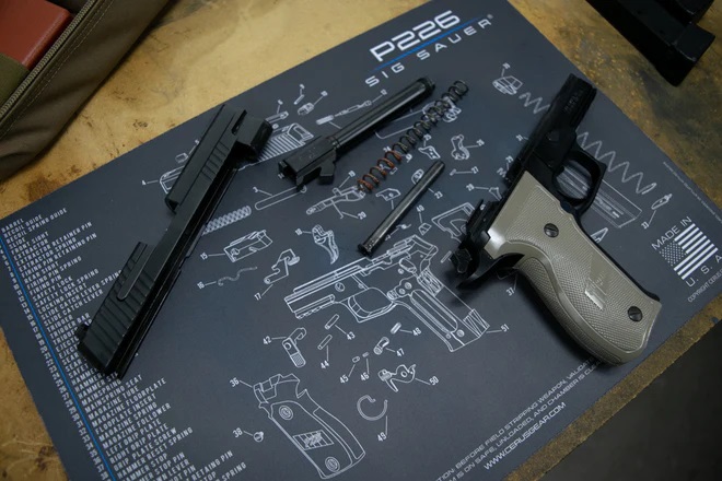 SIG_SAUER_P226_SCHEMATIC_GUN_CLEANING_BENCH_MAT_TAKEDOWN_PARTS_CLOSE_660x