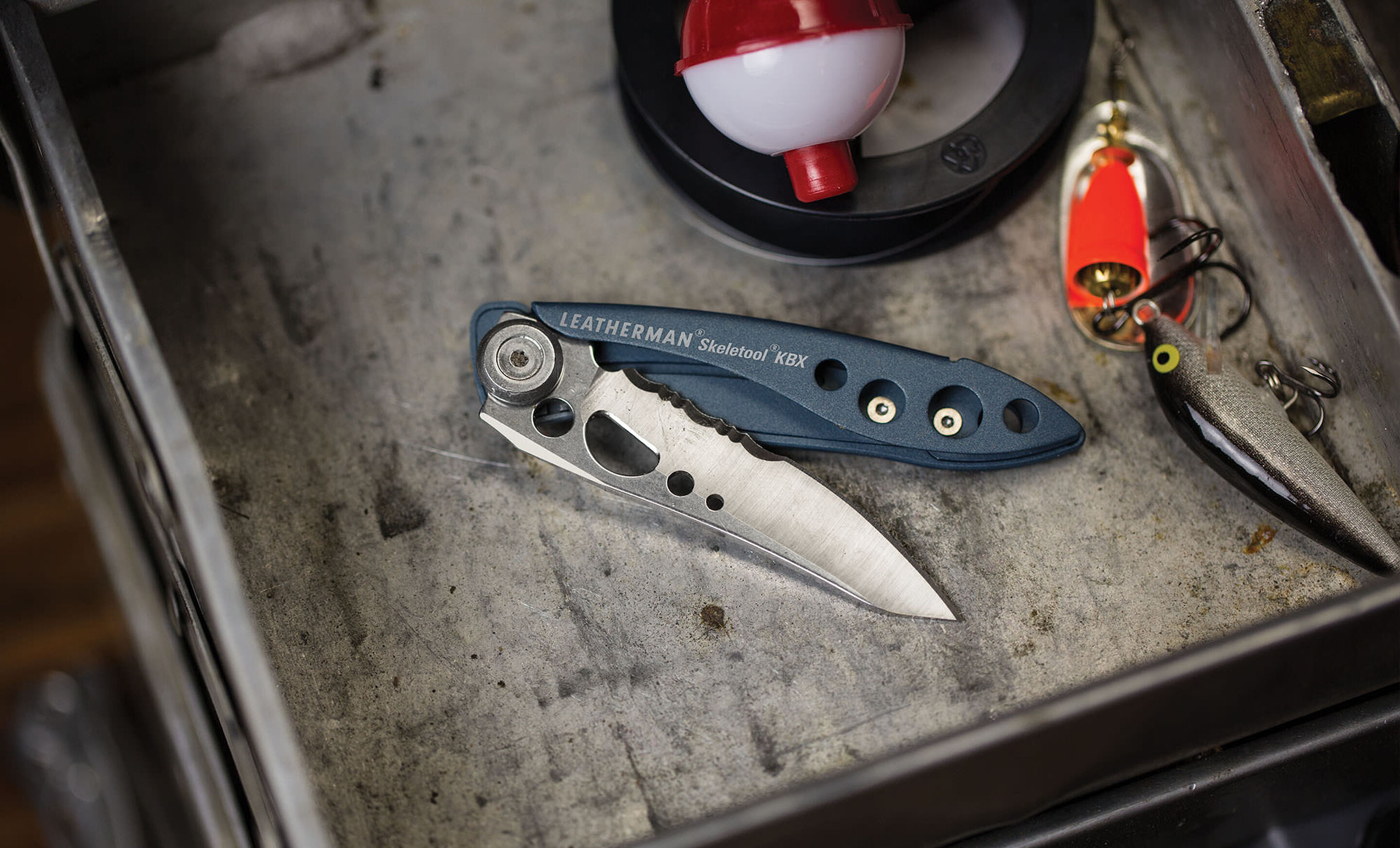 skeletool-kbx-lifestyle-2