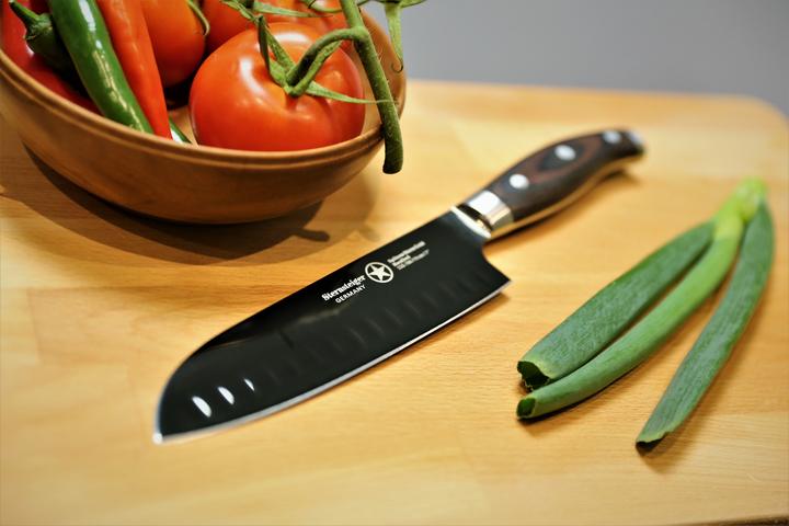 Santoku-He-Close_bearbeitet_ac79a631-258d-4108-98fe-c2d88f774144_720x