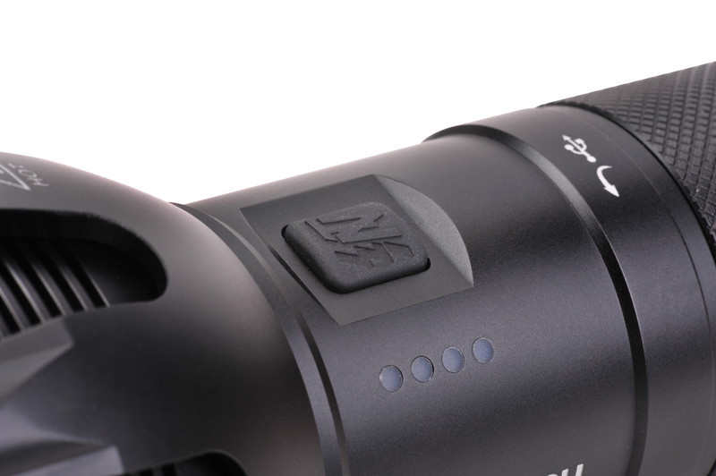 Saint-Torch-30-5600-Lumen-Suchscheinwerfer-LED-Tas_1-1