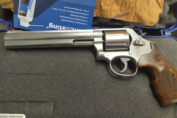 Smith & Wesson 686 Plus 3.5.7 Magnum 7" Revolver